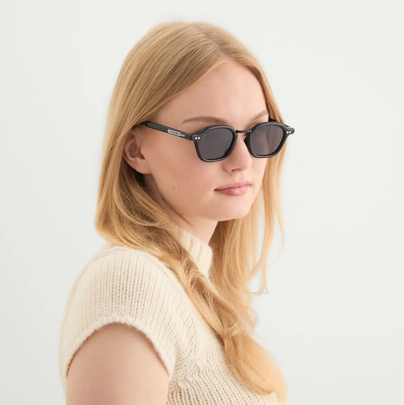 AKILA Iris Sunglasses