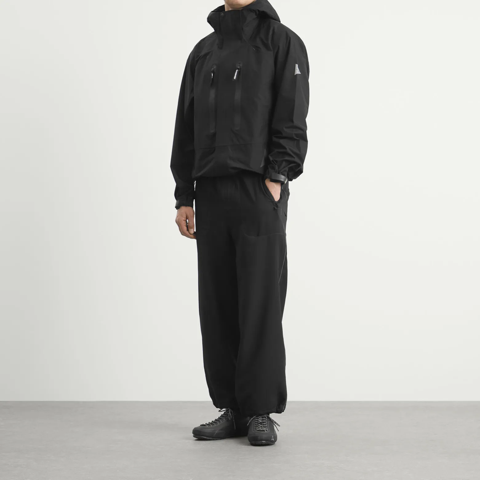 and wander 2.5L Hiker Rain Jacket