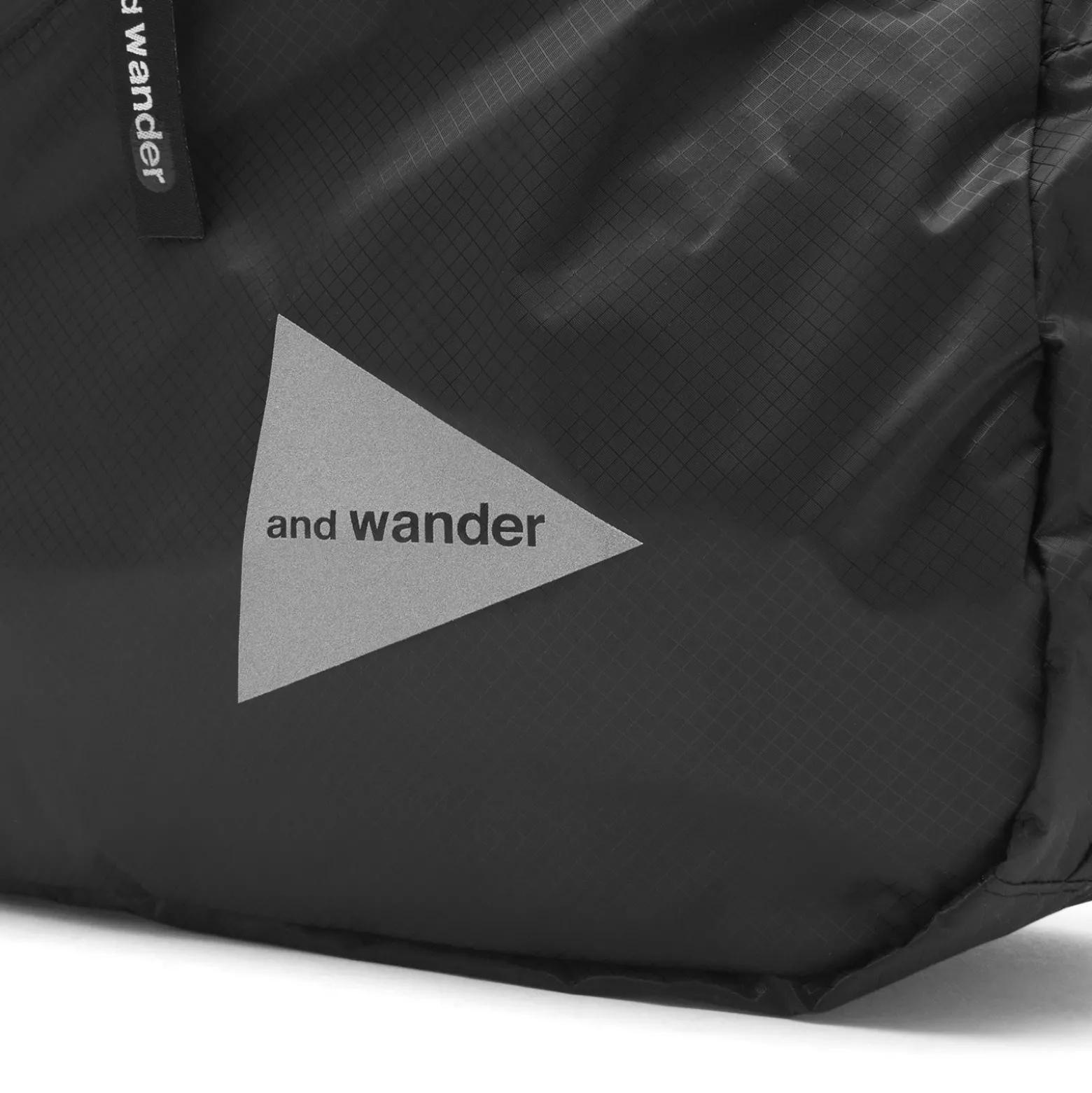 and wander Sil Shoulder Bag