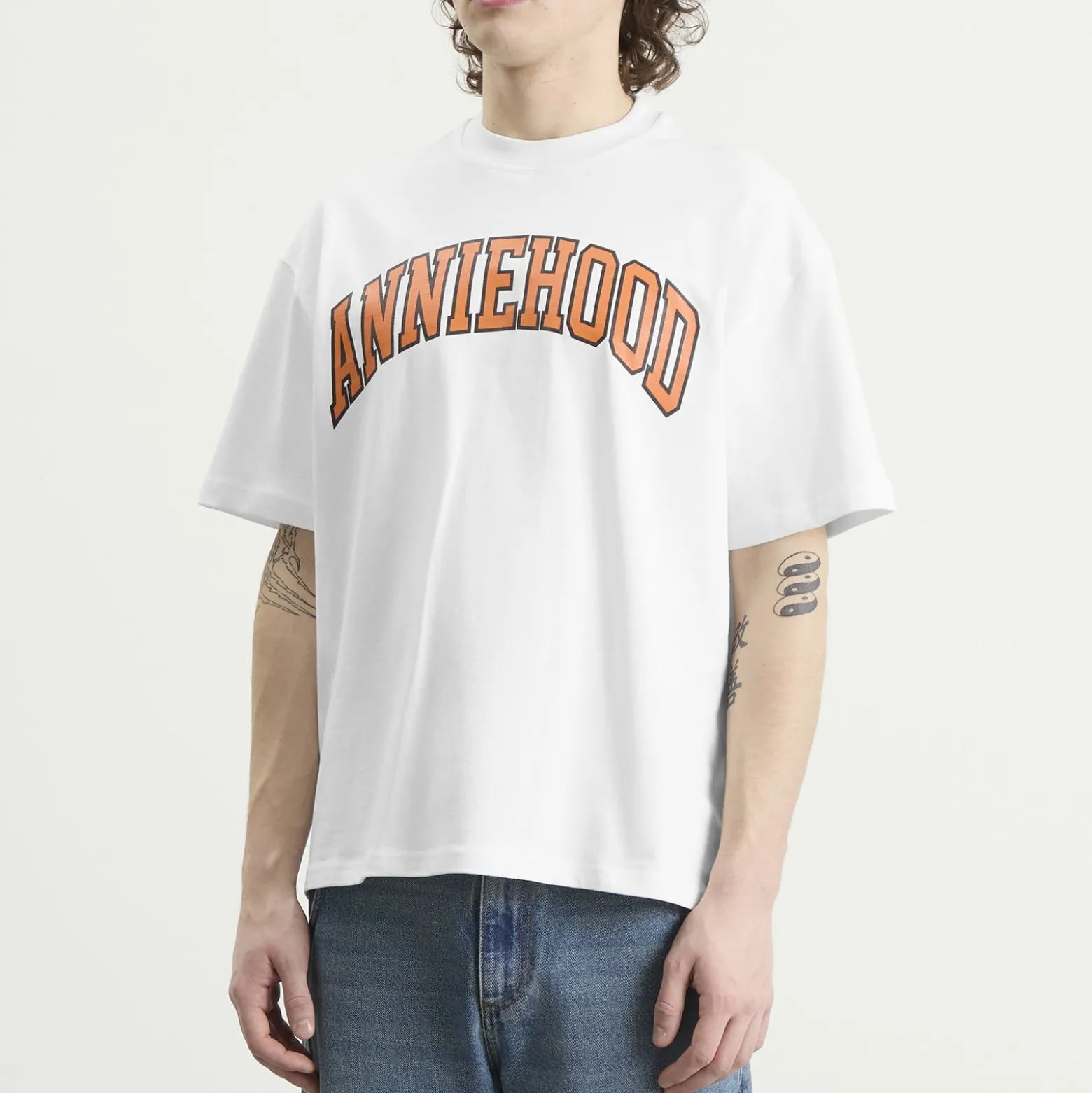 ANNIE HOOD College Arch T-Shirt