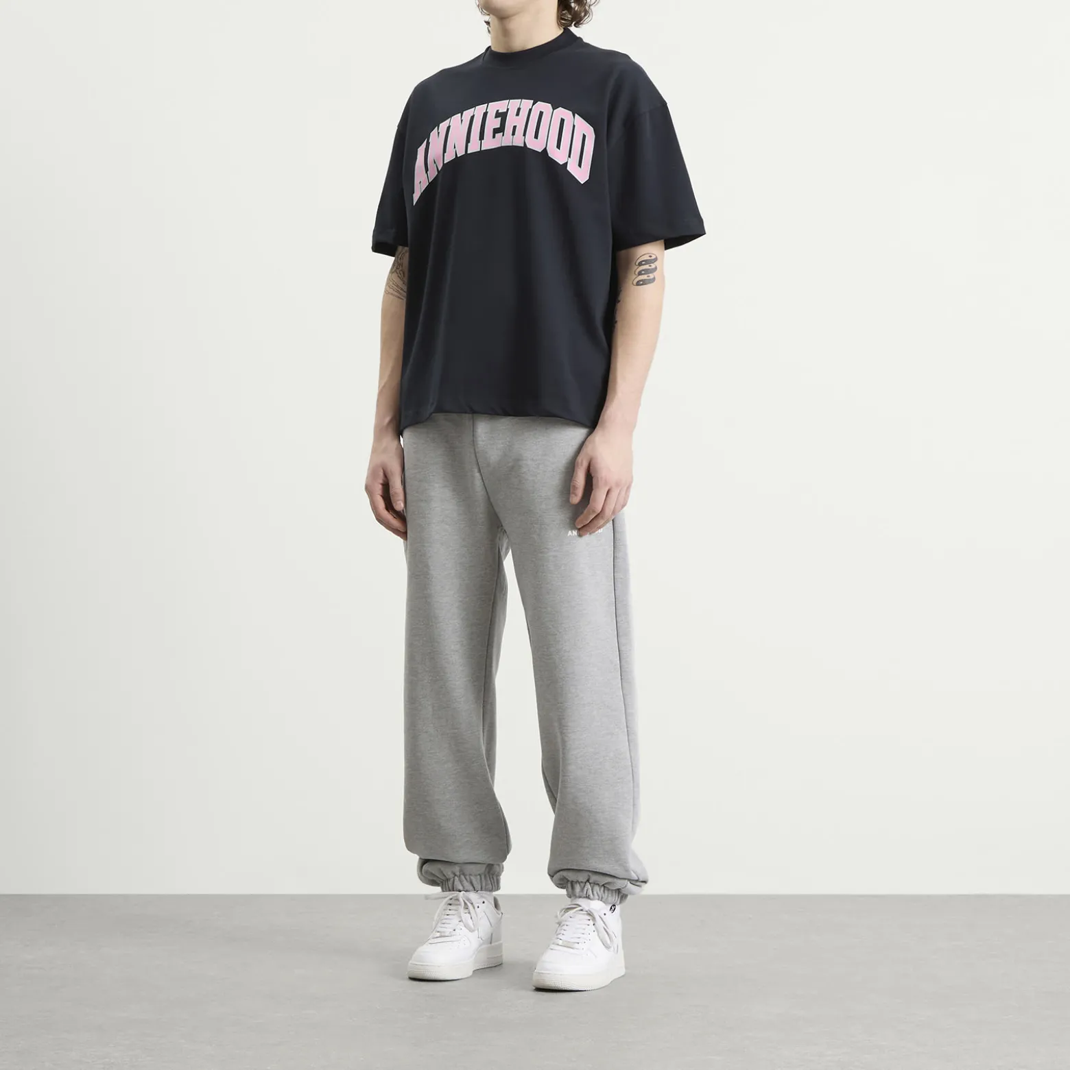 ANNIE HOOD College Arch T-Shirt