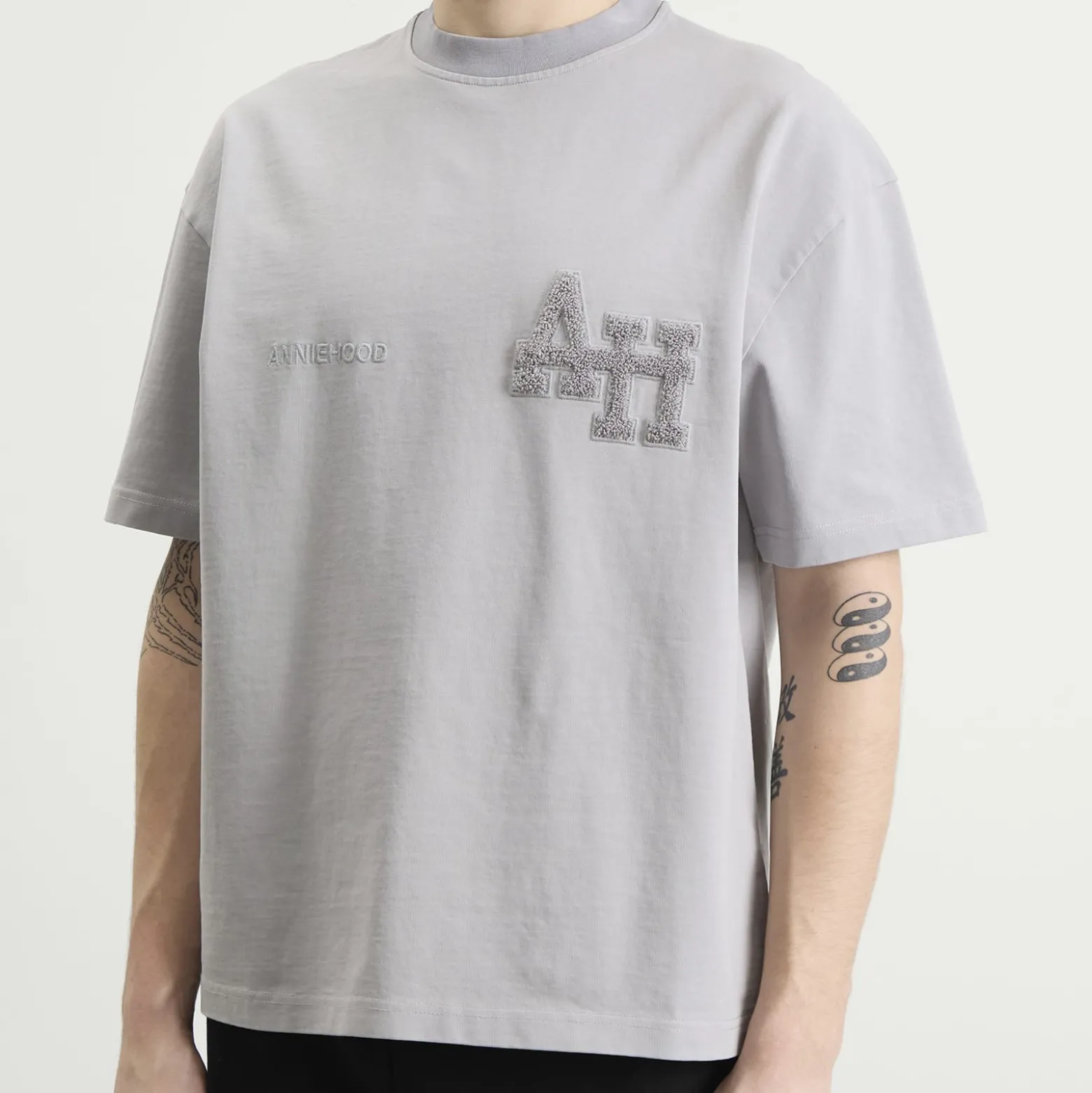 ANNIE HOOD College T-Shirt