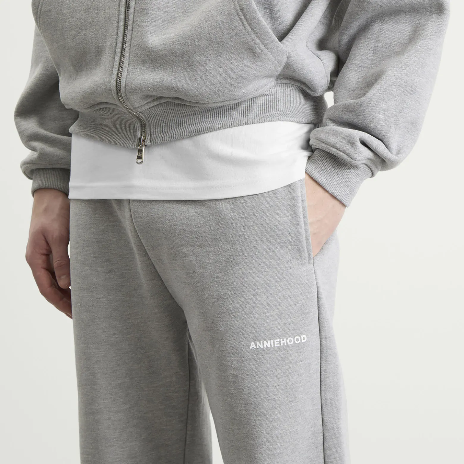 ANNIE HOOD Mini Logo Cuffed Joggers