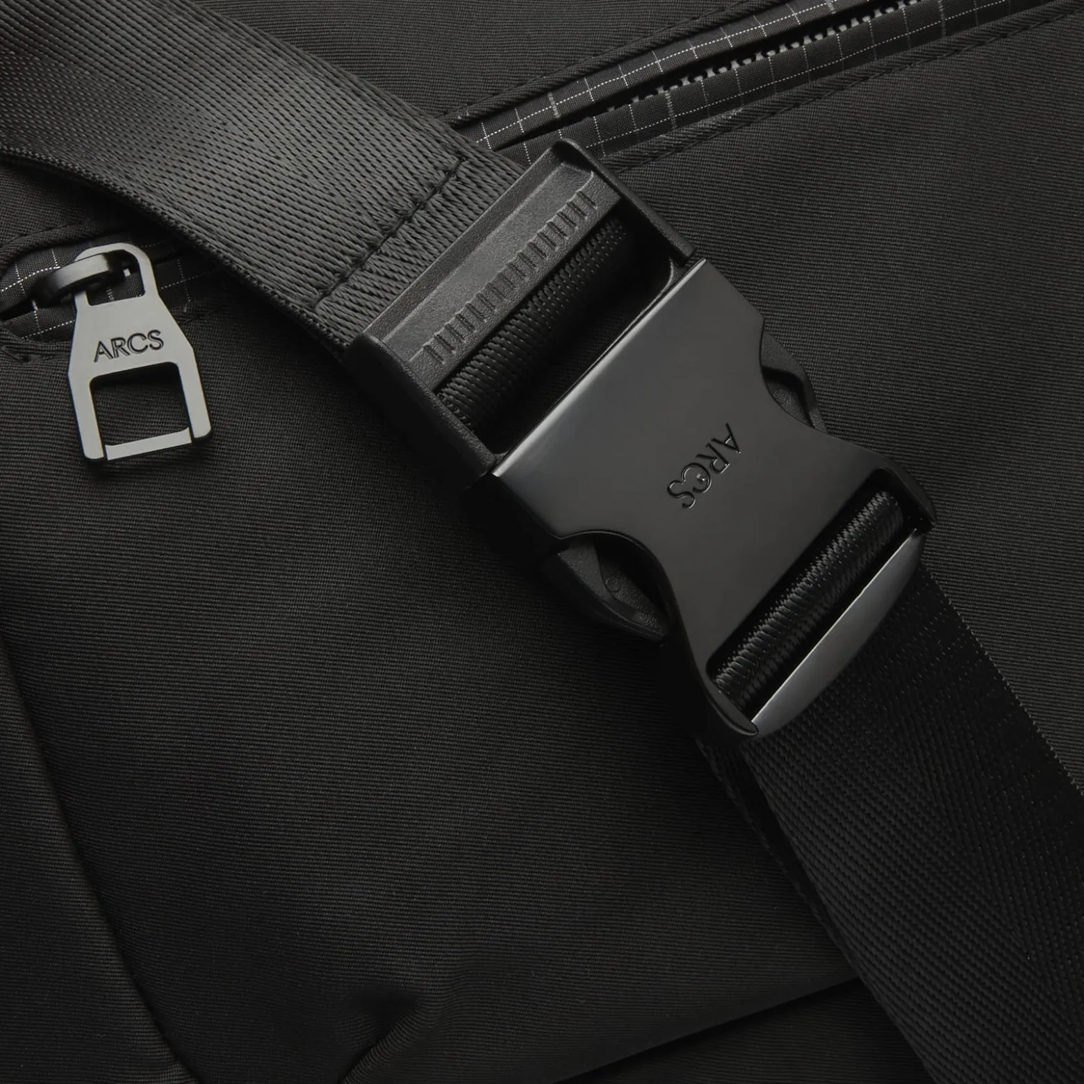 ARCS FLOW Messenger Bag