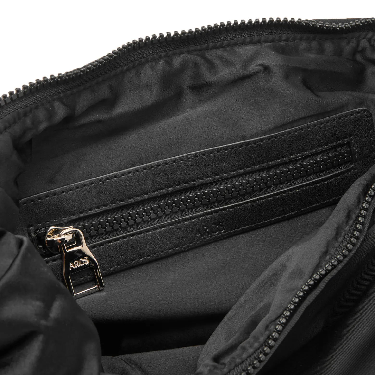 ARCS LITTLE HEY Sling Bag