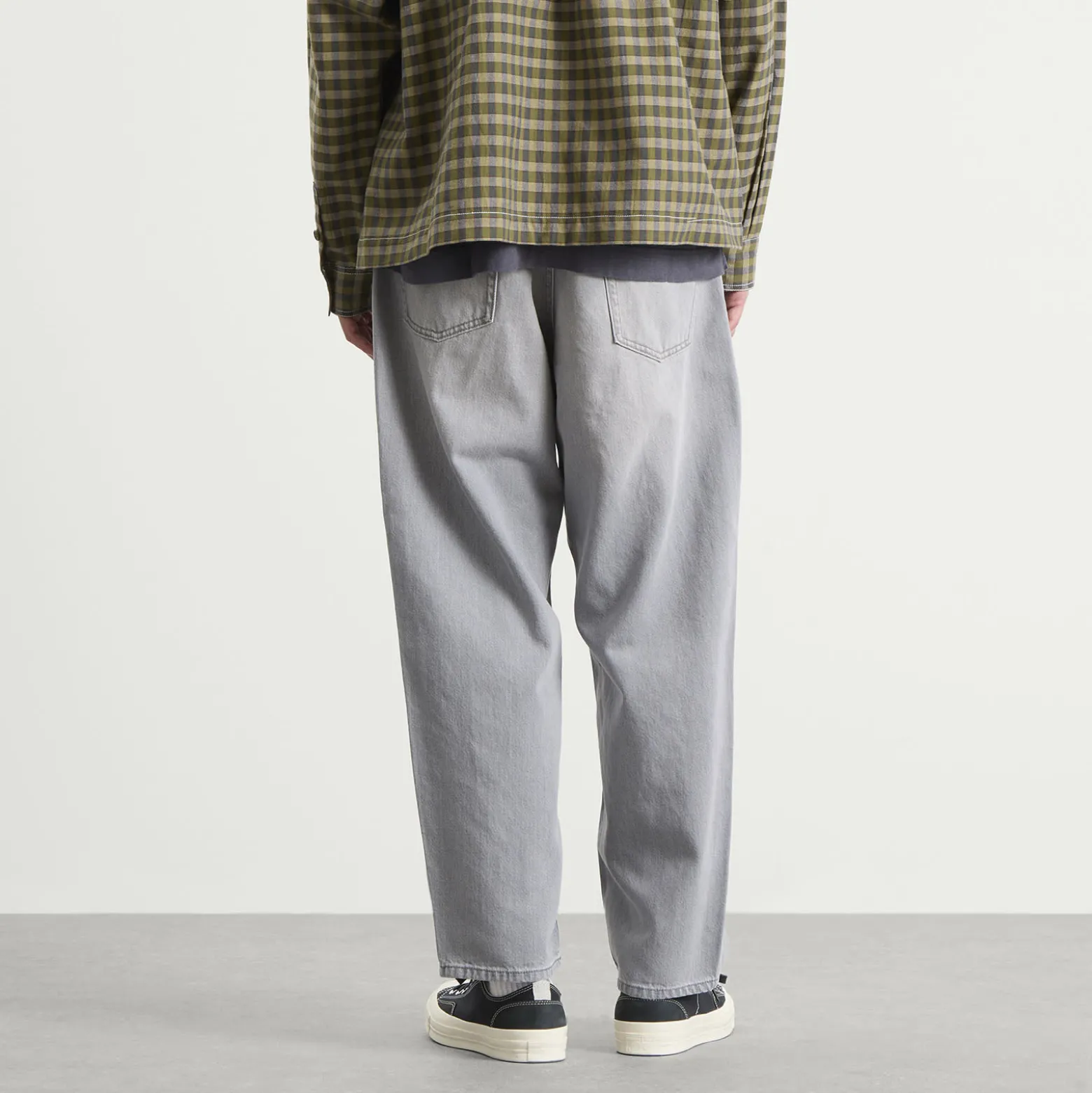 BEAMS Wide Pleated Taper Denim Jeans