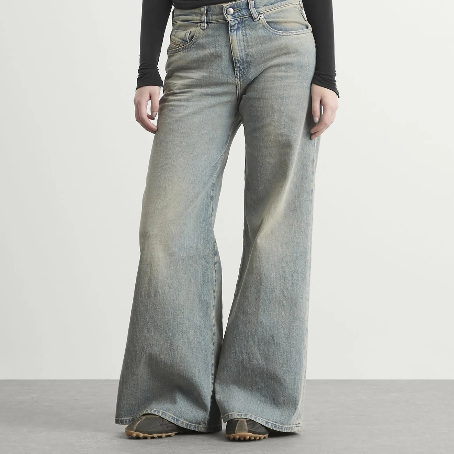 Diesel 1978 D-Akemi Wide Leg Jeans