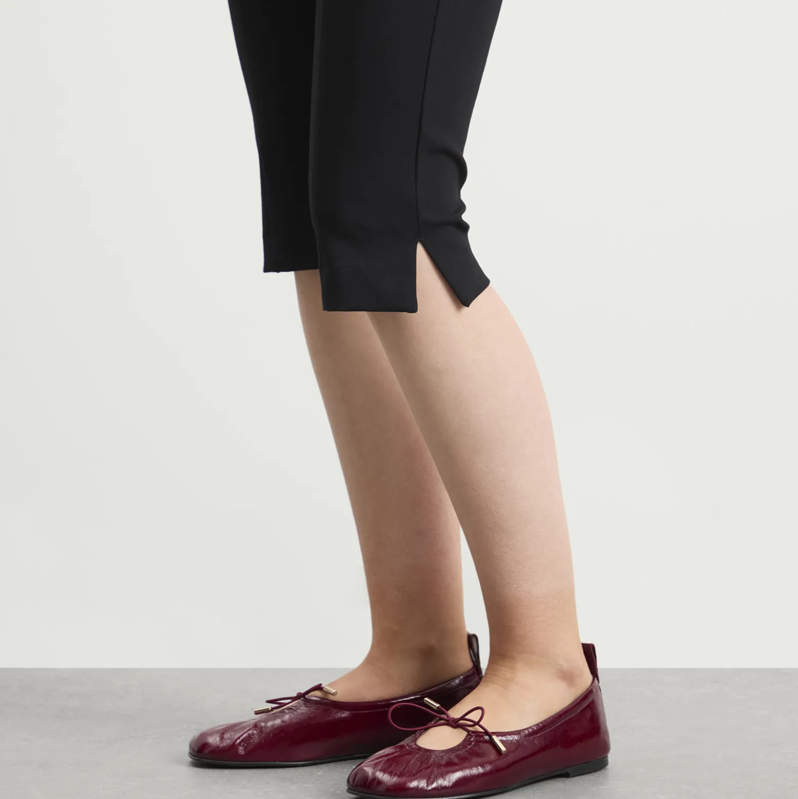 Good American Soft Stretch Ponte Pull On Capris