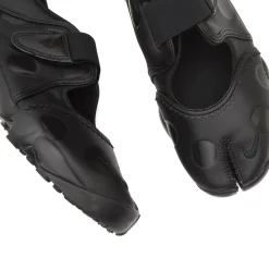 Nike Air Rift Dot Sneaker