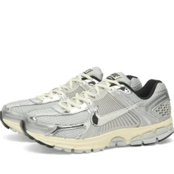 Nike Vomero 5 Chrome Sneaker