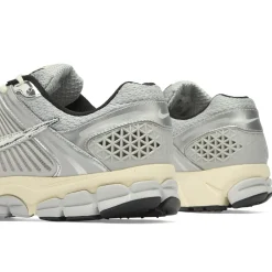 Nike Vomero 5 Chrome Sneaker