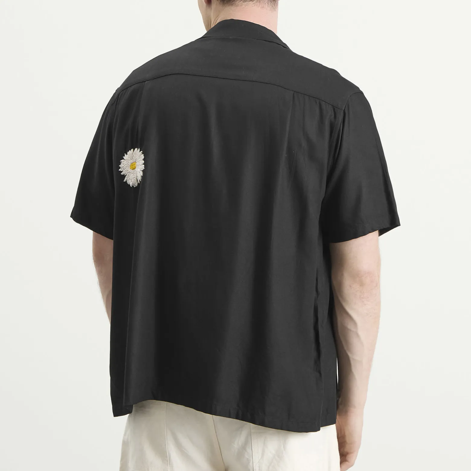 NOMARHYTHM TEXTILE Flower Embroidery Open Collar Shirt