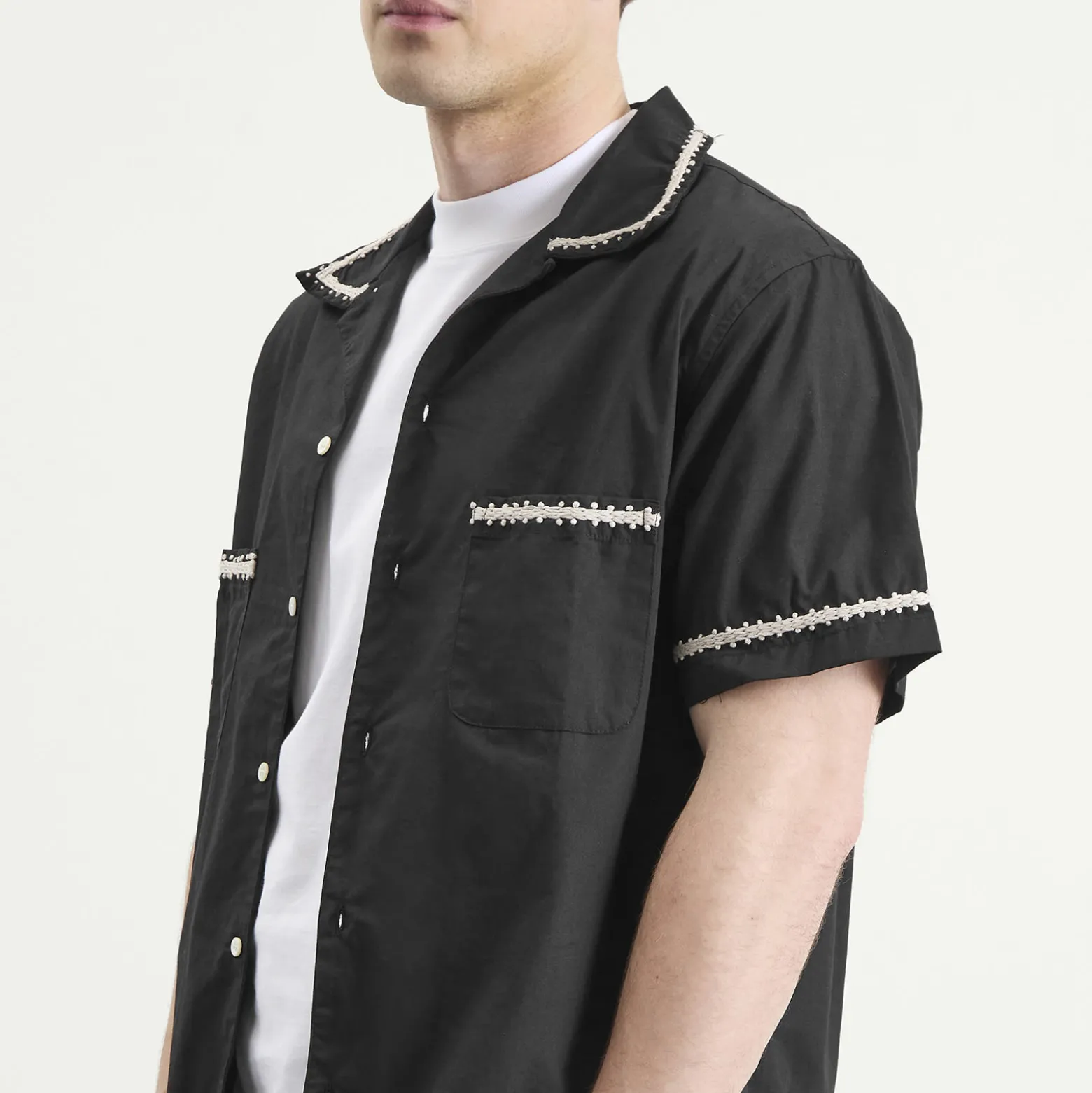 NOMARHYTHM TEXTILE Trim Embroidery Open Collar Shirt