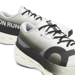ON Cloudboom Max Sneaker