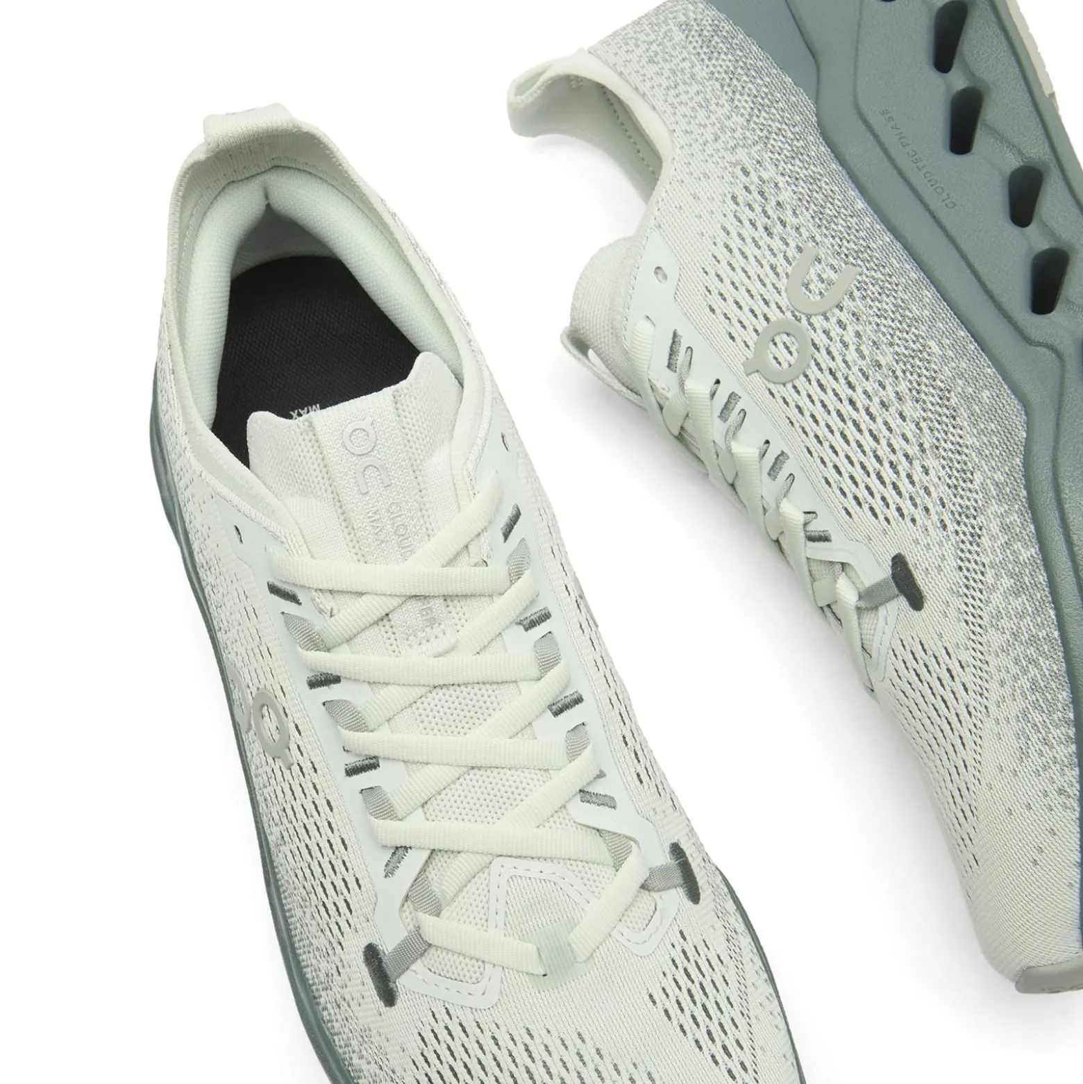 ON Cloudsurfer Max Sneaker