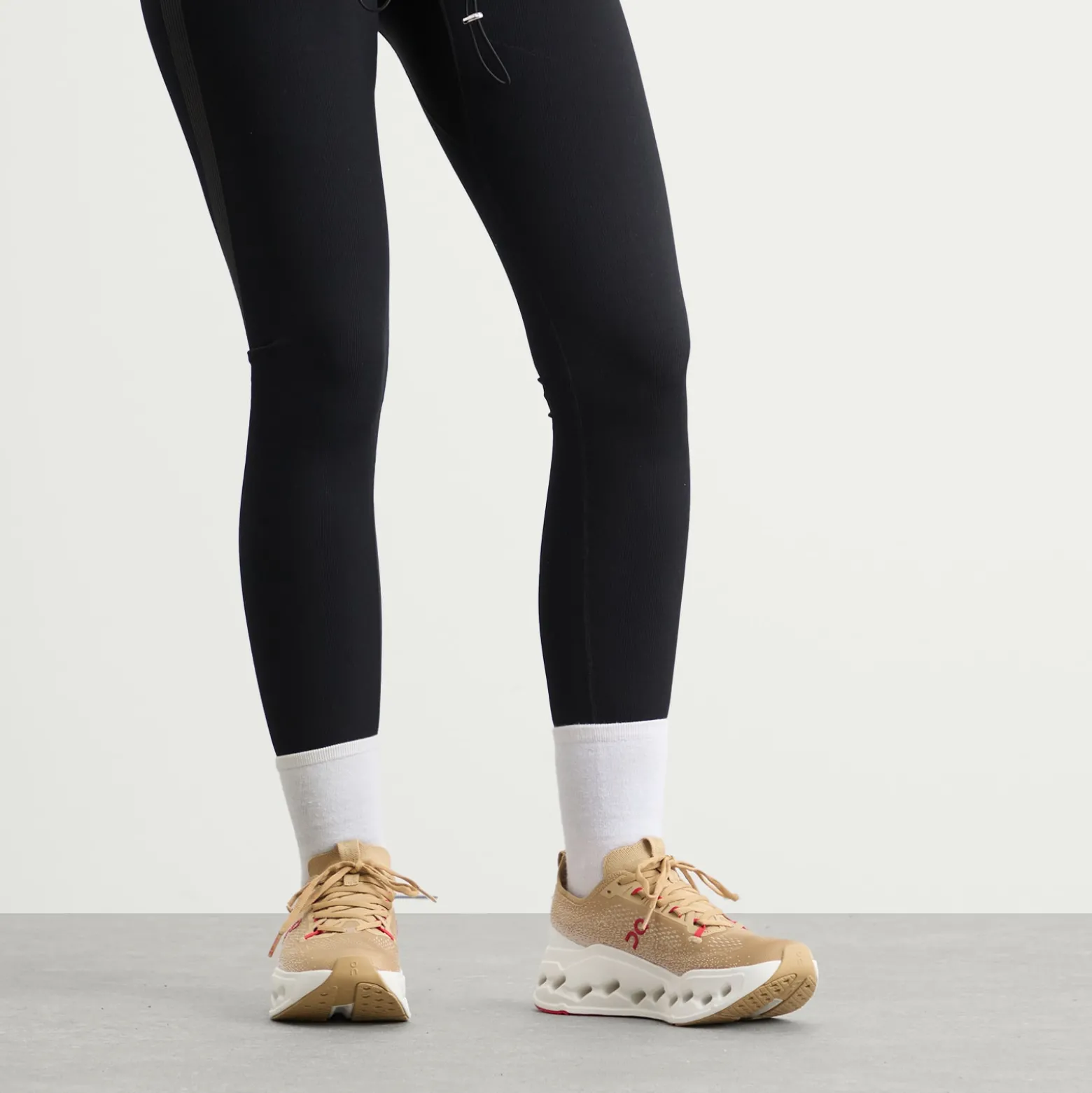 ON Cloudsurfer Max Sneaker