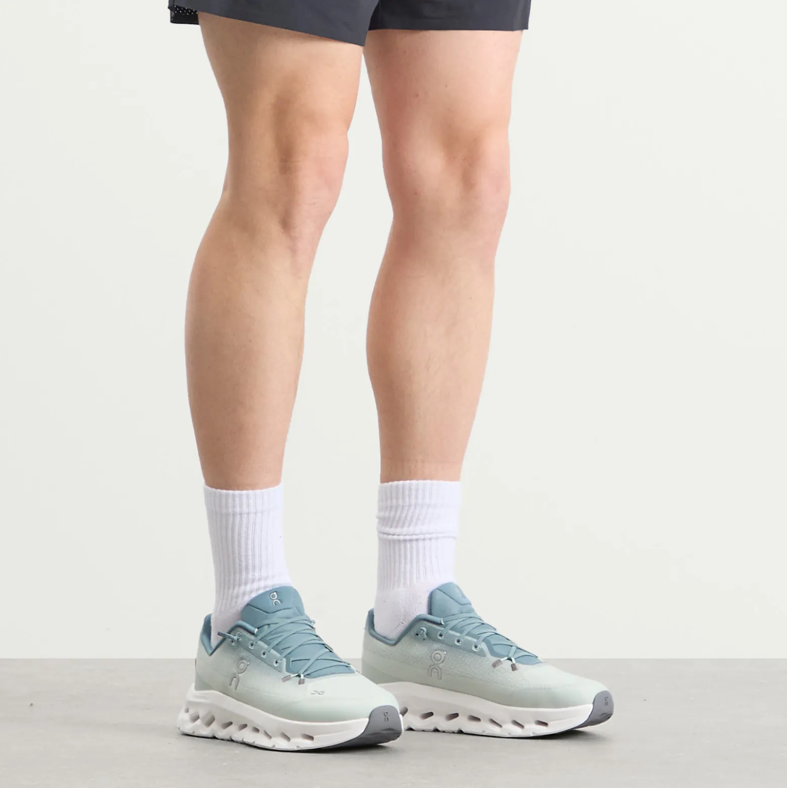 ON Cloudtilt Sneaker