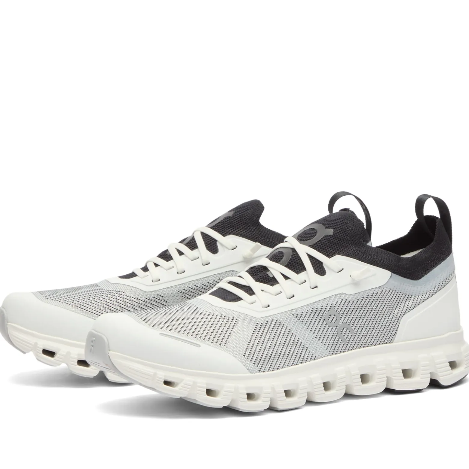 ON Cloud 6 Versa Sneaker