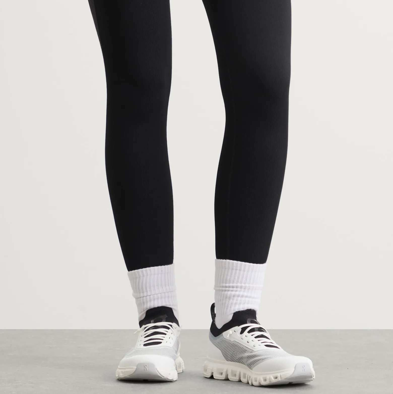 ON Cloud 6 Versa Sneaker