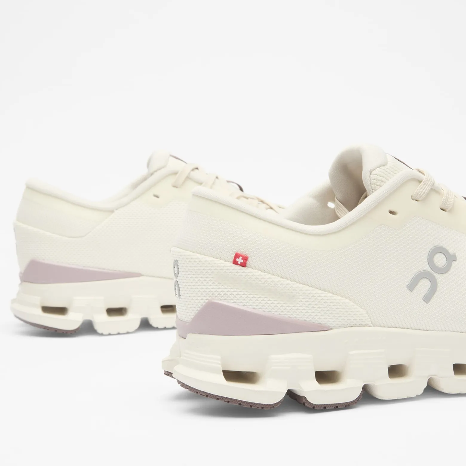 ON Cloudx4 Sneaker