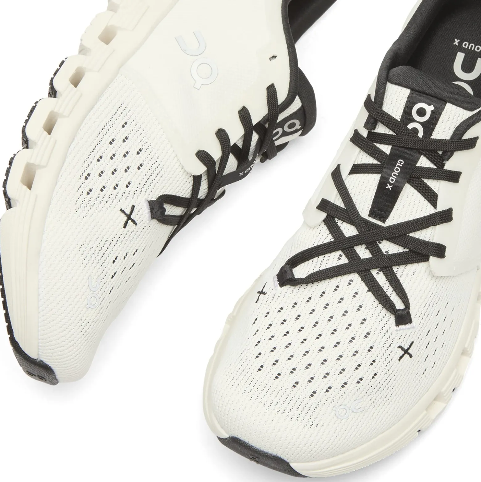ON Cloud x 4 Sneaker