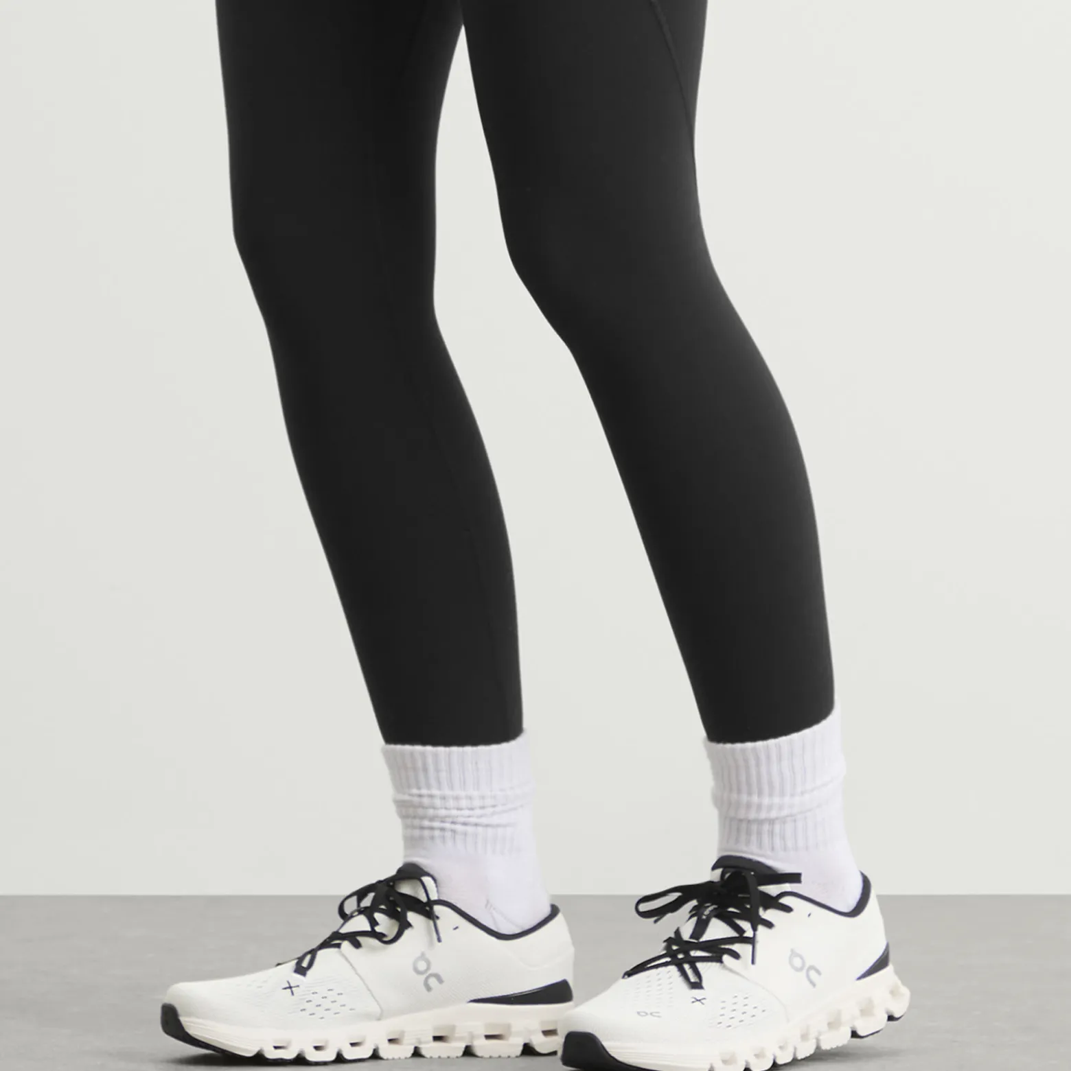 ON Cloud x 4 Sneaker
