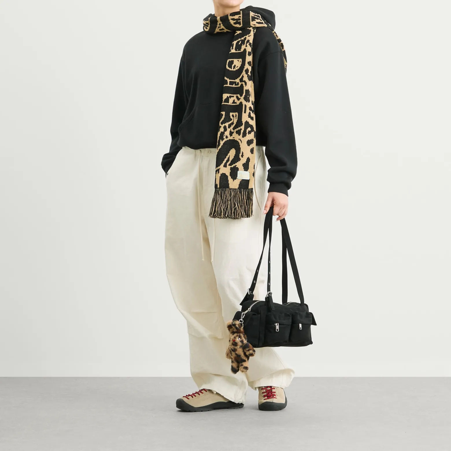 SAMO ONDOH Pocket Utility Shoulder Bag - Medium