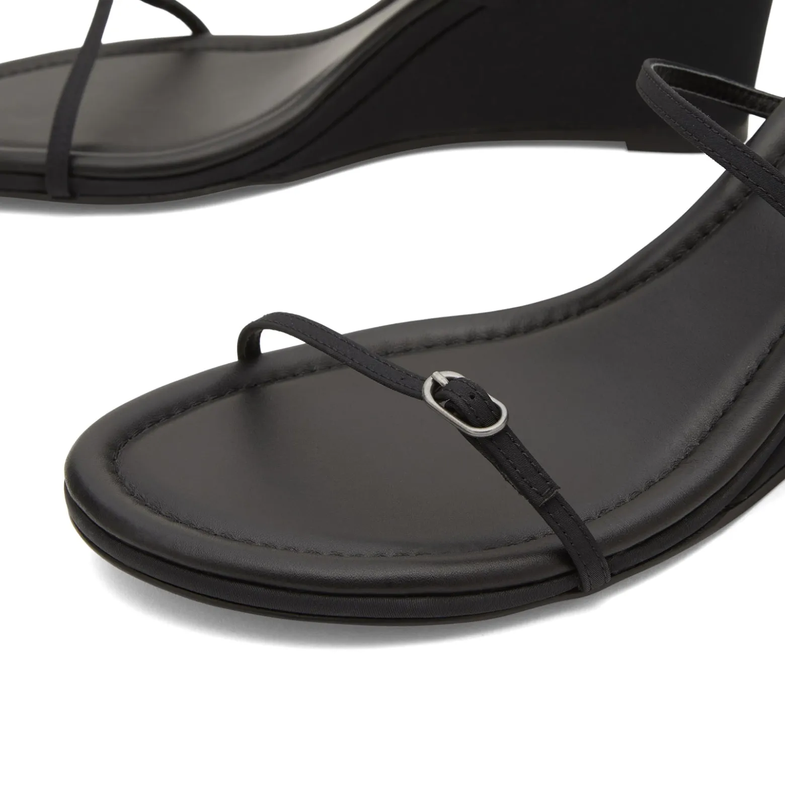 ST. Agni Petit Belt Detail Wedge