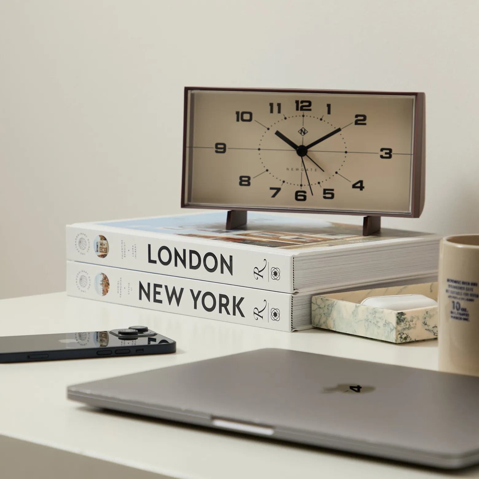 The Extraordinary Guide: London