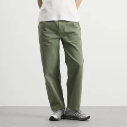 YESEYESEE Flower RIvet Denim Pants