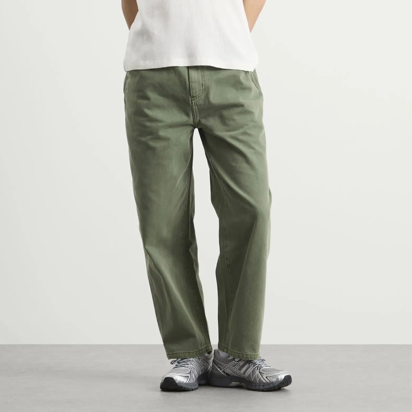 YESEYESEE Flower RIvet Denim Pants